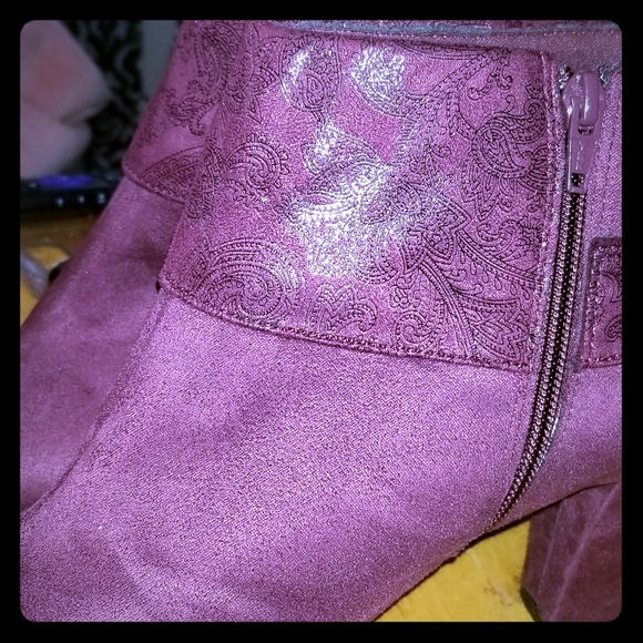 Lovely purple boots - Picture 1 of 3